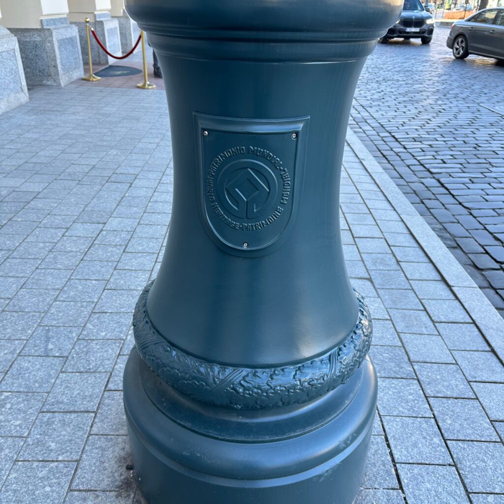 Litouwen, voet van paal met wapenschild